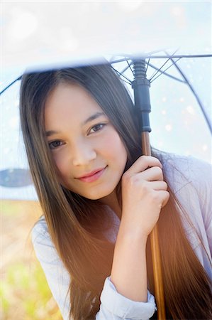 simsearch:6108-06167293,k - Mädchenbildnis glücklich halten einen Regenschirm Stockbilder - Premium RF Lizenzfrei, Bildnummer: 6108-06167301