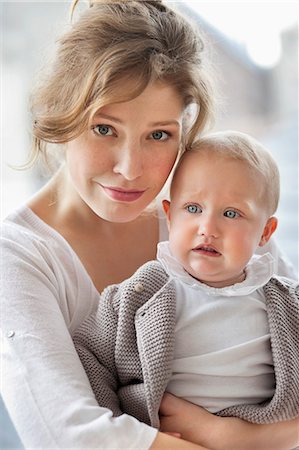 sad woman with kids - Portrait of a woman with her daughter Stock Photo - Premium Royalty-Free, Code: 6108-06167728