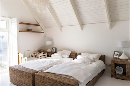 Interiors of a bedroom Photographie de stock - Premium Libres de Droits, Code: 6108-06904349