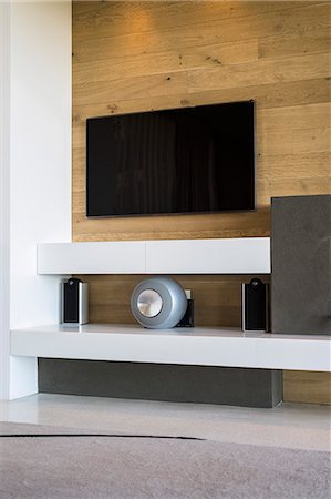 simsearch:6108-06904344,k - Television in a living room Foto de stock - Sin royalties Premium, Código: 6108-06904392