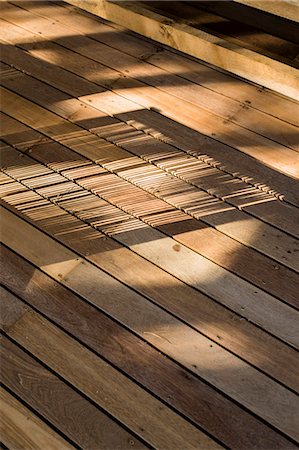 Shadow on a wooden floor Photographie de stock - Premium Libres de Droits, Code: 6108-06904399