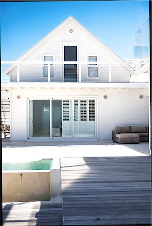 Facade of a house Photographie de stock - Premium Libres de Droits, Code: 6108-06904407