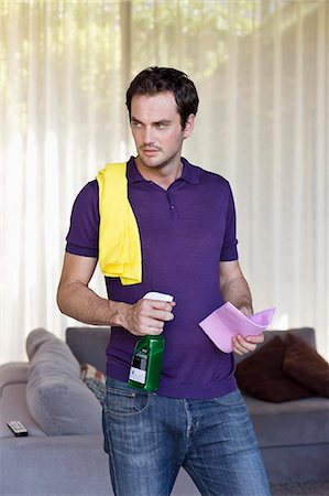 Man holding cleaning equipment Foto de stock - Sin royalties Premium, Código: 6108-06904584