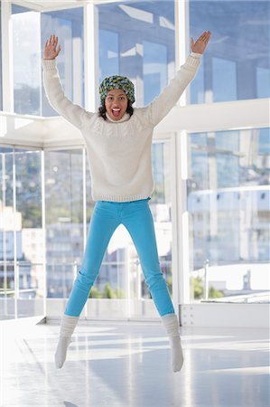 simsearch:6108-06904740,k - Portrait of an excited woman jumping Stockbilder - Premium RF Lizenzfrei, Bildnummer: 6108-06904761