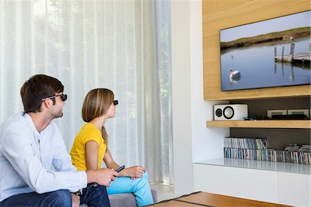 stereo - Man and his daughter watching a 3D movie Photographie de stock - Premium Libres de Droits, Code: 6108-06904868