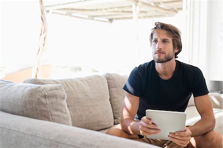 Man holding a digital tablet Foto de stock - Sin royalties Premium, Código: 6108-06904945