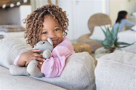 pelucheux - Portrait of a smiling girl holding a teddy bear Photographie de stock - Premium Libres de Droits, Code: 6108-06905275