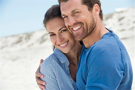 pareja - Close-up of a happy couple on the beach Photographie de stock - Premium Libres de Droits, Code: 6108-06905493