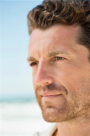 simsearch:6108-06905393,k - Close-up of a man on the beach Photographie de stock - Premium Libres de Droits, Code: 6108-06905417