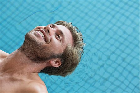simsearch:6108-06904974,k - Man in a swimming pool Fotografie stock - Premium Royalty-Free, Codice: 6108-06905414