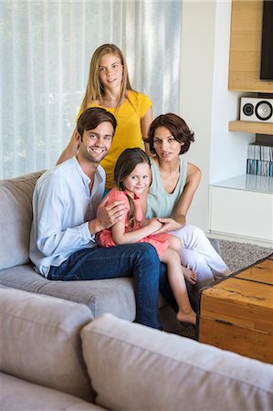 simsearch:6108-06904827,k - Parents with their children sitting in a living room Photographie de stock - Premium Libres de Droits, Code: 6108-06905720