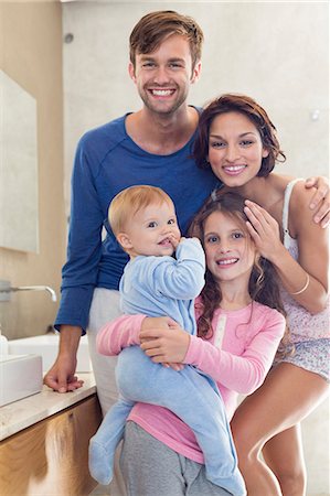 Happy family in a bathroom Photographie de stock - Premium Libres de Droits, Code: 6108-06905722