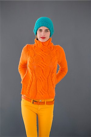 suéters - Portrait of a woman posing Foto de stock - Sin royalties Premium, Código: 6108-06905888