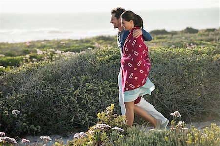 simsearch:6108-05869975,k - Couple walking on the beach Stock Photo - Premium Royalty-Free, Code: 6108-06906335