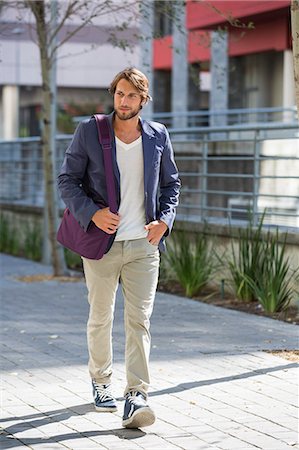 Man walking on a street Photographie de stock - Premium Libres de Droits, Code: 6108-06906507