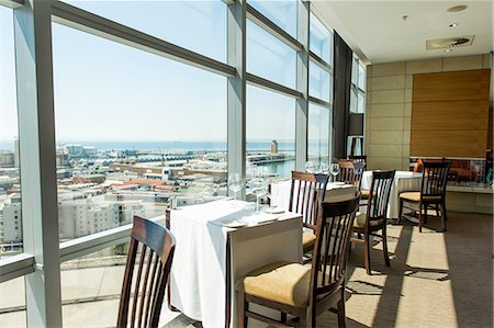 Interiors of a restaurant Photographie de stock - Premium Libres de Droits, Code: 6108-06906705