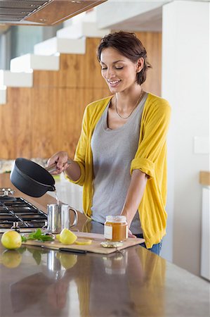 Woman preparing herbal tea in the kitchen Stock Photo - Premium Royalty-Free, Code: 6108-06907113