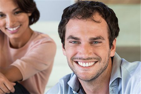 sonrisa - Portrait of a couple smiling Foto de stock - Sin royalties Premium, Código: 6108-06907135