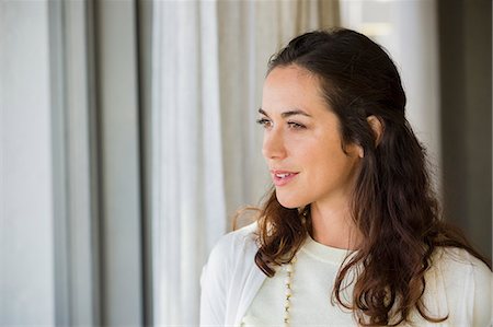 Close-up of a woman smiling Photographie de stock - Premium Libres de Droits, Code: 6108-06907138