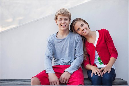 simsearch:6108-06907667,k - Two friends smiling Stock Photo - Premium Royalty-Free, Code: 6108-06907698