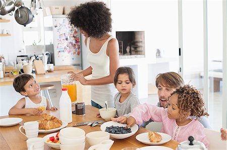 Family at breakfast table Stock Photo - Premium Royalty-Free, Code: 6108-06907633