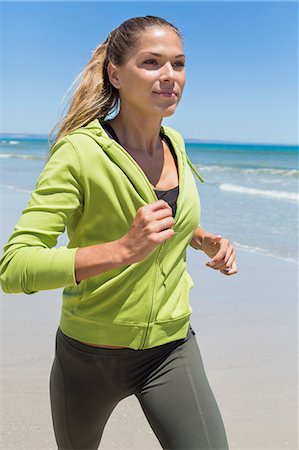 simsearch:6108-06906637,k - Woman jogging on the beach Photographie de stock - Premium Libres de Droits, Code: 6108-06907984