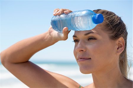 simsearch:6108-06906674,k - Close-up of a woman with a water bottle Stock Photo - Premium Royalty-Free, Code: 6108-06908020