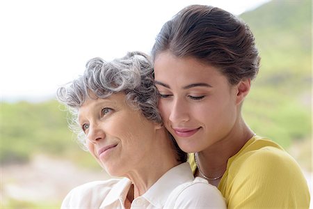 simsearch:6108-08663358,k - Loving young woman hugging her mother outdoors Photographie de stock - Premium Libres de Droits, Code: 6108-08663186