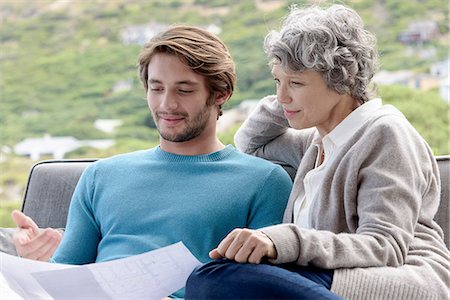 simsearch:6108-08663358,k - Happy mother with her adult son reading a blueprint outdoors Photographie de stock - Premium Libres de Droits, Code: 6108-08663368