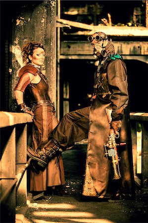 sepia - Armed steampunk couple Foto de stock - Sin royalties Premium, Código: 6108-08636818