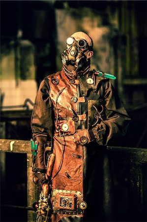 simsearch:6108-08636814,k - Steampunk man looking at the sky Stock Photo - Premium Royalty-Free, Code: 6108-08636827