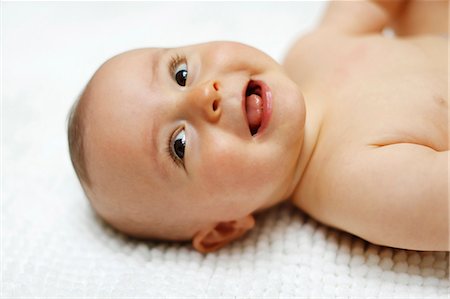 simsearch:632-03630044,k - 8 months baby boy lying down Fotografie stock - Premium Royalty-Free, Codice: 6108-08636837