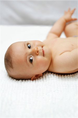 simsearch:632-03630044,k - 8 months baby boy lying down Fotografie stock - Premium Royalty-Free, Codice: 6108-08636836