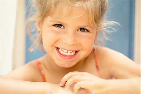 simsearch:6108-08636814,k - Close-up of little girl smiling Stock Photo - Premium Royalty-Free, Code: 6108-08636978