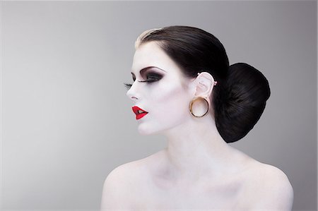 Portrait of a sensual young woman profile Photographie de stock - Premium Libres de Droits, Code: 6108-08637401