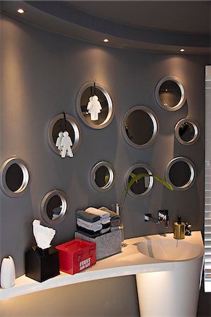 simsearch:6108-08725096,k - Interior of modern bathroom Foto de stock - Sin royalties Premium, Código: 6108-08725086