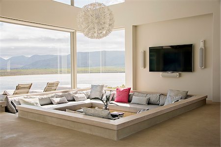 salle - Interior of modern living room Photographie de stock - Premium Libres de Droits, Code: 6108-08725097