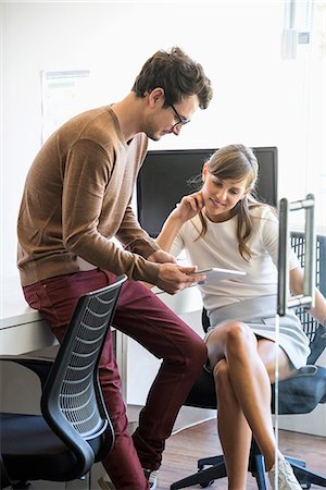 Business people using a digital tablet in an office Photographie de stock - Premium Libres de Droits, Code: 6108-08725386