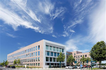 seine et marne - France, Seine-et-Marne. New town of Montevrain (Serris-Chessy-Marne la Vallee). Buildings facades. Foto de stock - Sin royalties Premium, Código: 6108-08841680