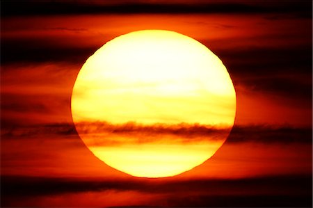France, Normandy. Closeup of the sun shortly before sunset. Stock Photo - Premium Royalty-Free, Code: 6108-08841744