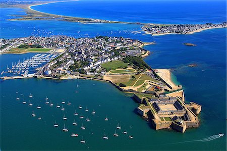 France, Brittany, Morbihan. Lorient. Port Louis citadel. Aerial view. Photographie de stock - Premium Libres de Droits, Code: 6108-08841935