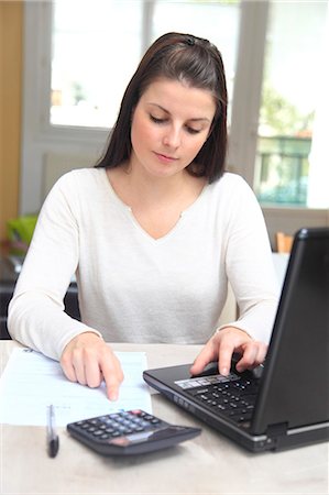 simsearch:877-08129550,k - France, young woman at a computer filing her taxes online Photographie de stock - Premium Libres de Droits, Code: 6108-08943428