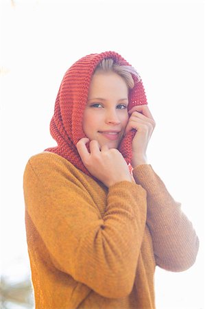 fünf sinne - Portrait of a pretty blonde woman in park in autumn Stockbilder - Premium RF Lizenzfrei, Bildnummer: 6108-08943515