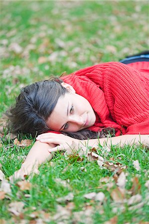 simsearch:400-03912768,k - Portrait of a pensivewoman lying down in the park in Autumn Stockbilder - Premium RF Lizenzfrei, Bildnummer: 6108-08908916