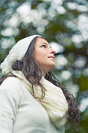 simsearch:6108-08943515,k - Portrait of a woman in Autumn in the park Foto de stock - Sin royalties Premium, Código: 6108-08908925