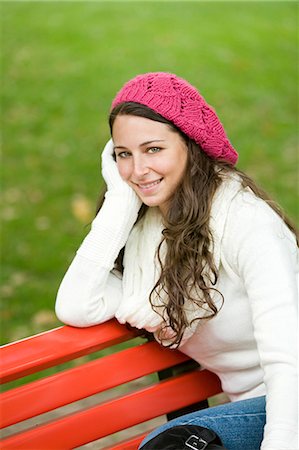 simsearch:6108-08943515,k - Portrait of a woman sitting in a bench in the park in Autumn smiling at camera Foto de stock - Sin royalties Premium, Código: 6108-08908936