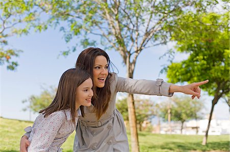 pointing horizon - Mother and daughter pointing in the park Stock Photo - Premium Royalty-Free, Code: 6108-08909090