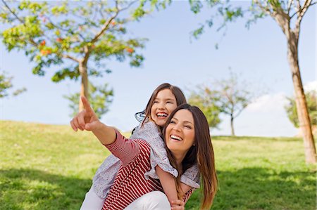 pointing horizon - Mother and daughter pointing in the park Stock Photo - Premium Royalty-Free, Code: 6108-08909096