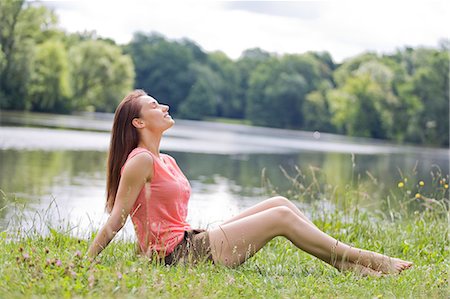 simsearch:6108-08908842,k - Woman relaxing by a lake Photographie de stock - Premium Libres de Droits, Code: 6108-08909257