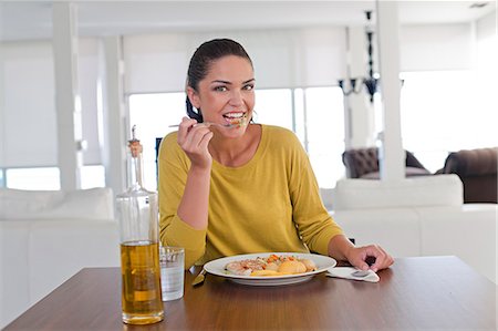 young woman in the living room Stock Photo - Premium Royalty-Free, Code: 6108-08909411